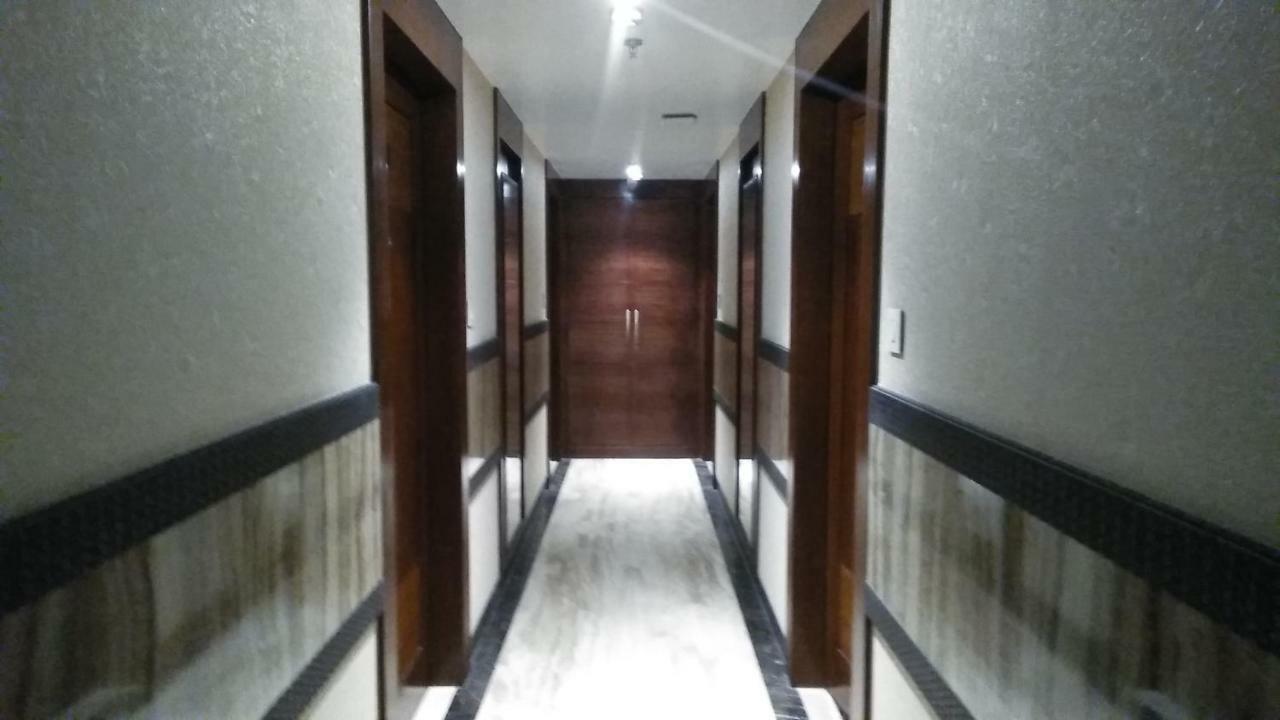 Square Inn Hotel,瓦拉纳西 外观 照片
