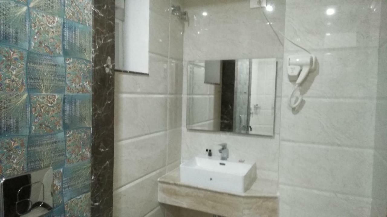 Square Inn Hotel,瓦拉纳西 外观 照片