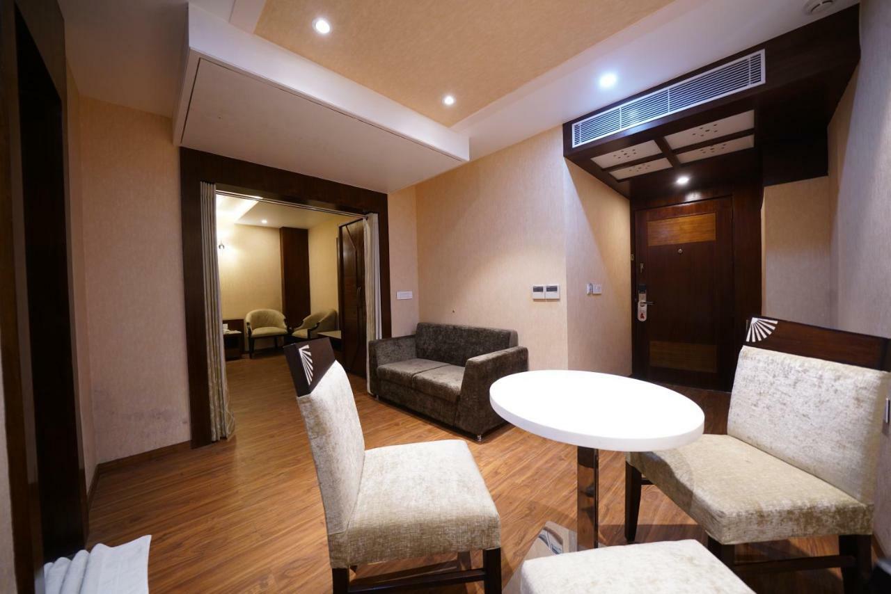 Square Inn Hotel,瓦拉纳西 外观 照片